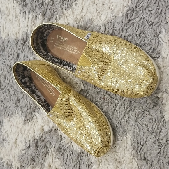 TOMS Gold Glitter Classic Alpargata Girls 3 - Picture 2 of 6